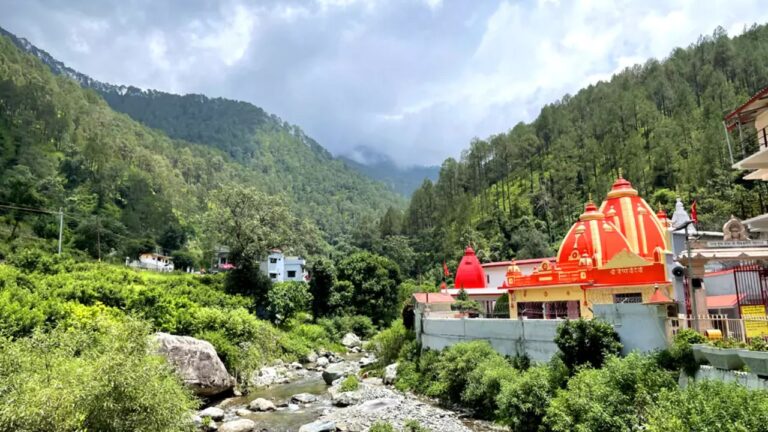 एक साथ नैनीताल, भीमताल, अल्मोड़ा समेत इन जगहों की यात्रा, सस्ते में करें 10 से ज्यादा मंदिरों में दर्शन