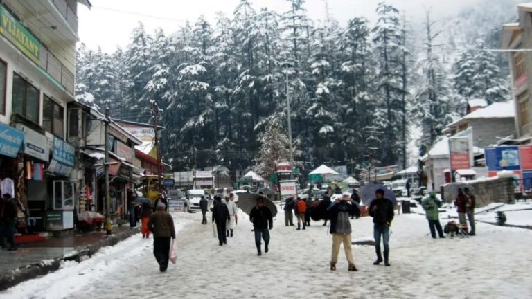 Snowfall Destinations: दिसंबर में देखना चाहते है स्नोफॉल, इन 5 जगहों में से कही का तुरंत बना लीजिए प्लान